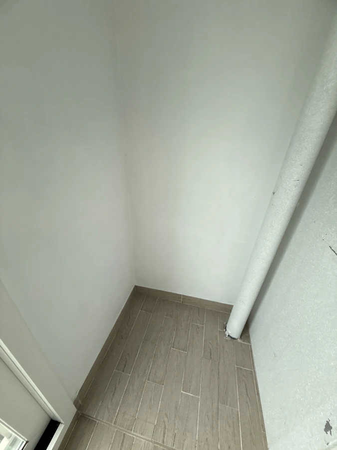 수지 도장 마감된 베란다 벽면 (작업 후)